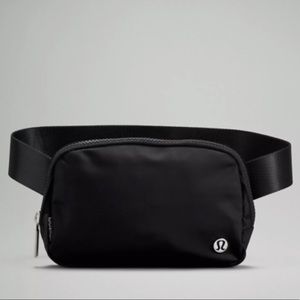 NWT 🍋 Lululemon Everywhere Belt Bag Black